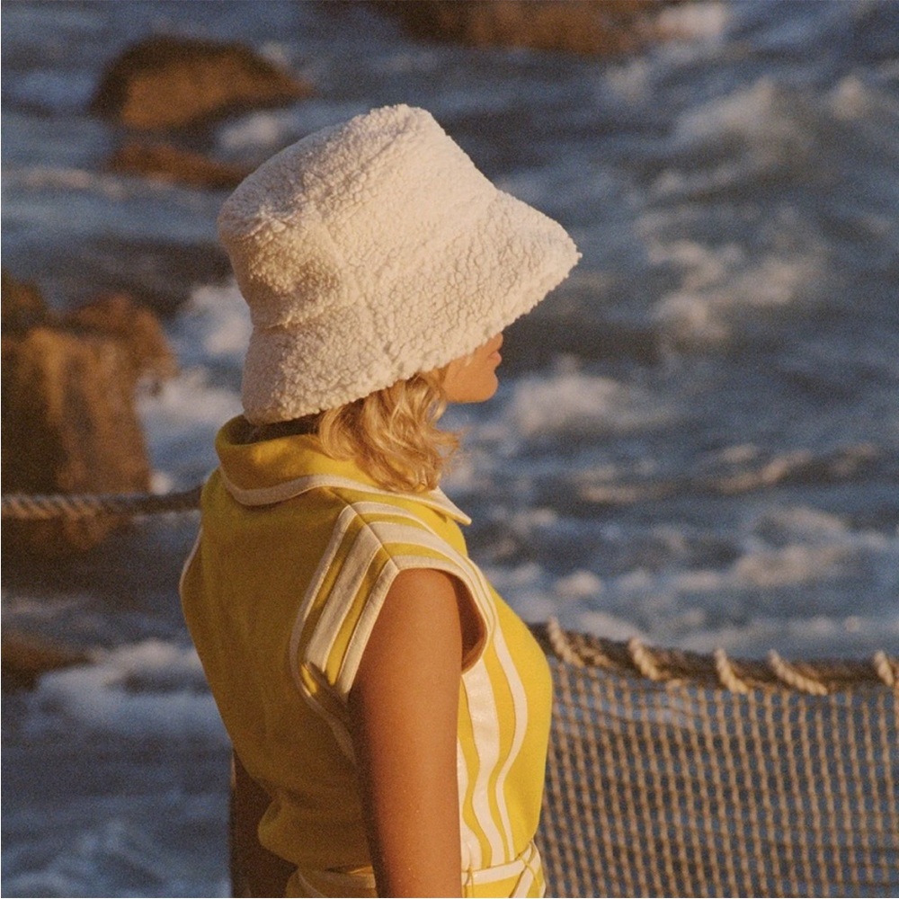 ⭐️ NEW Abercrombie & Fitch Textured Fleece Bucket Hat Natural Ivory - Picture 2 of 5
